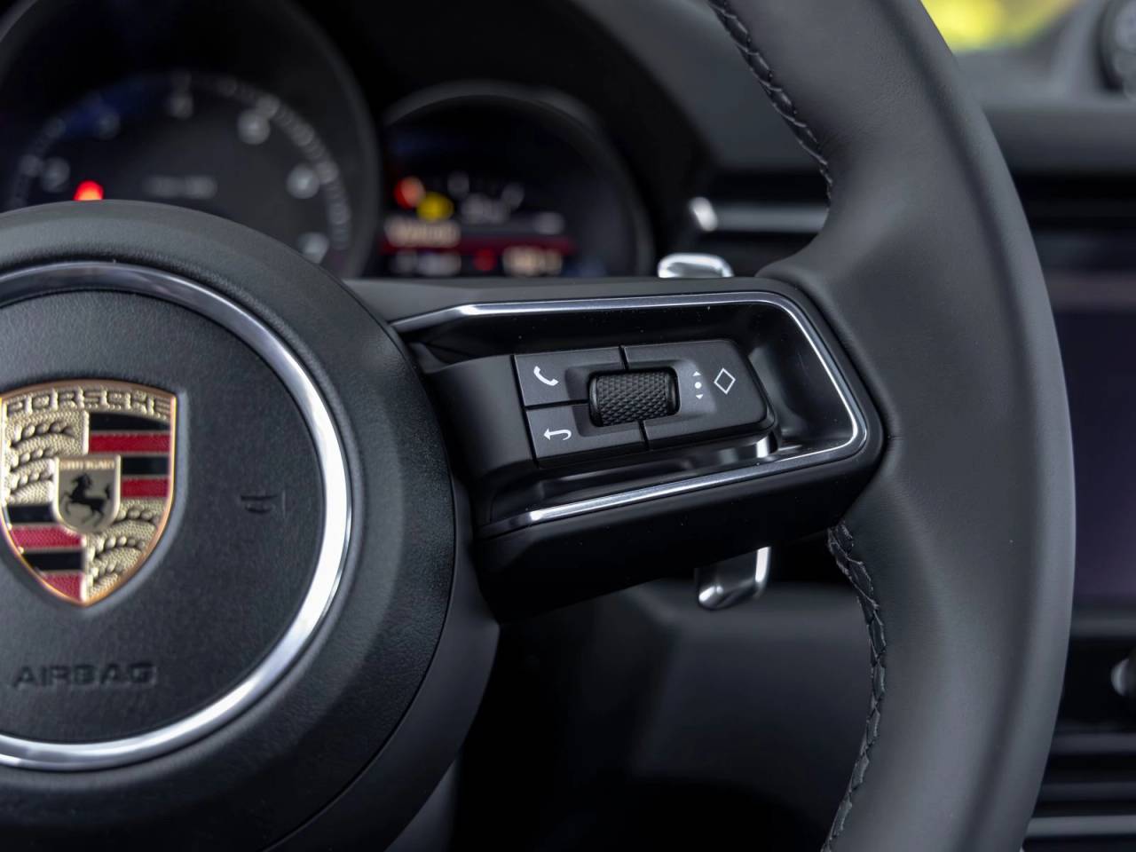 2026 Porsche Macan Base