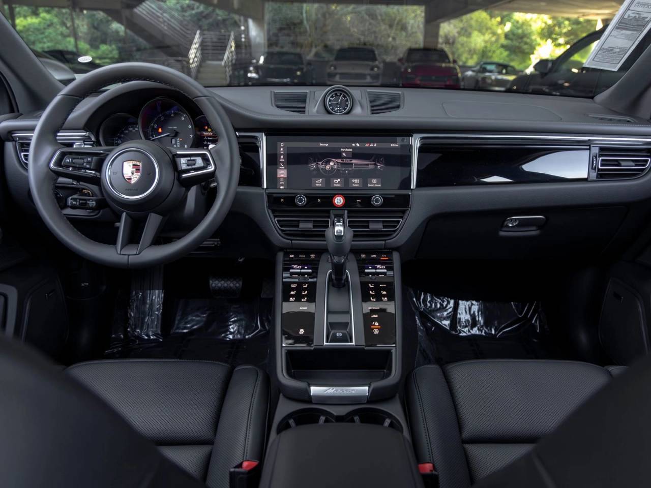 2026 Porsche Macan Base