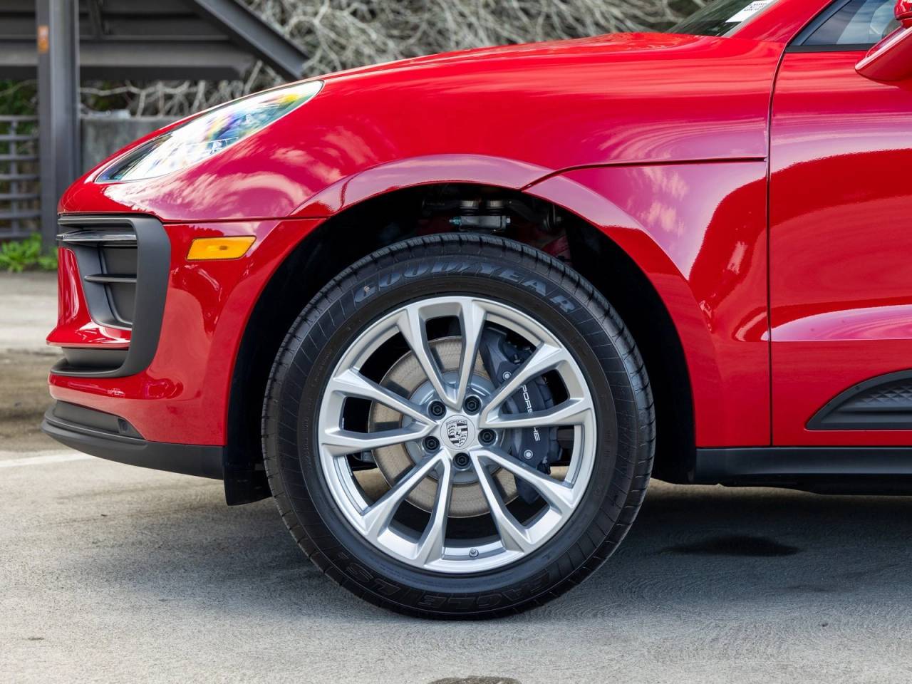 2026 Porsche Macan Base