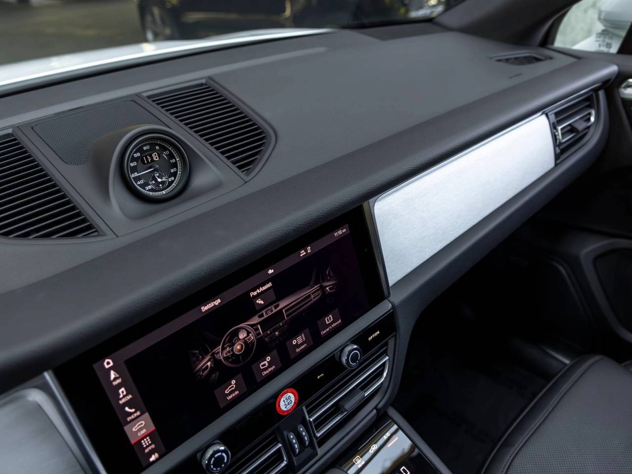 2026 Porsche Macan Base