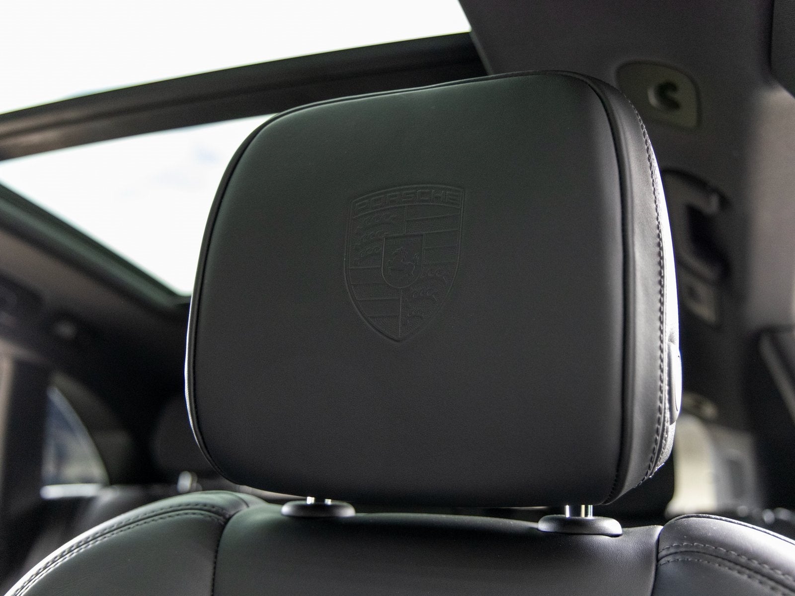 2021 Porsche Macan Base