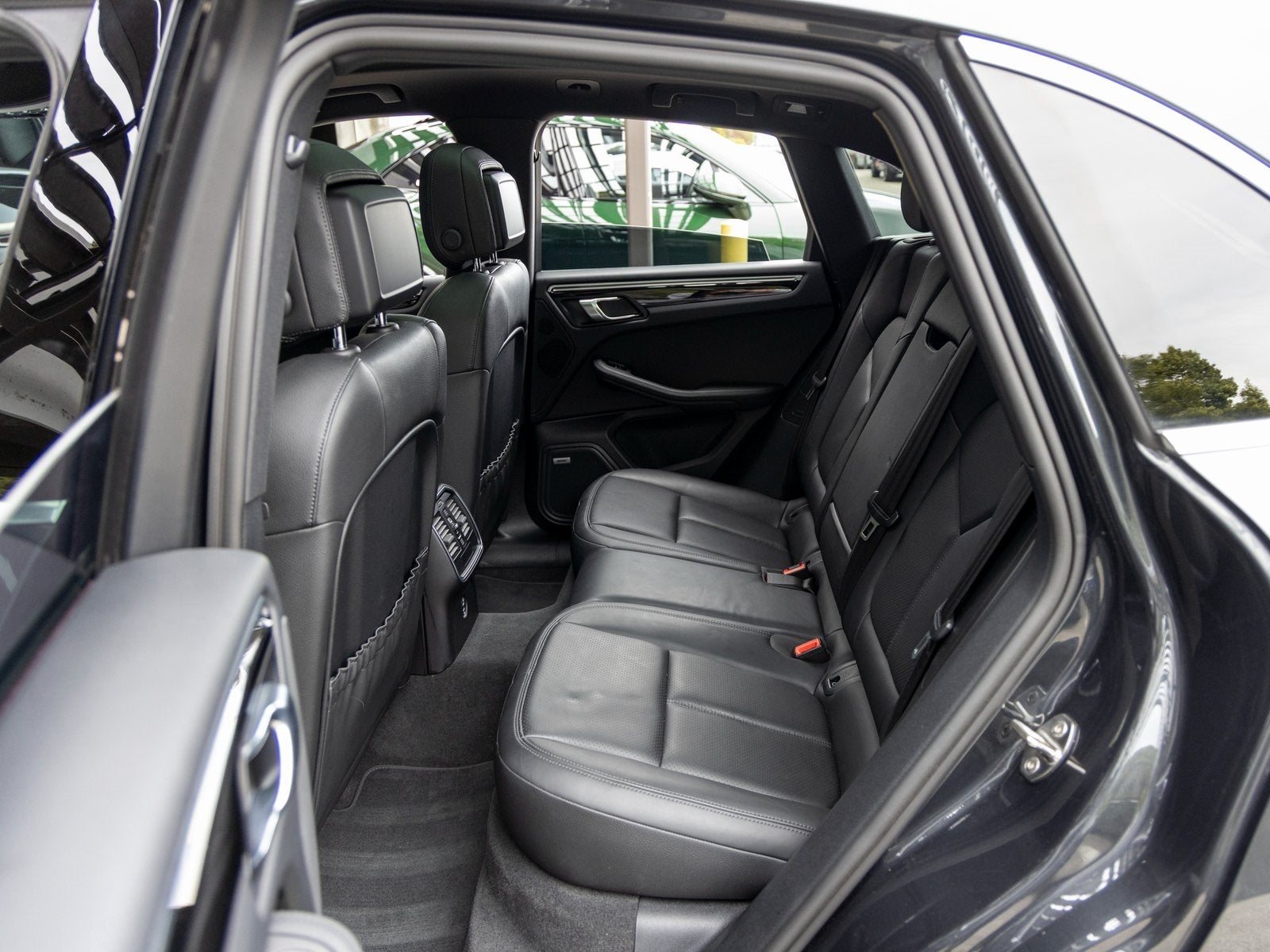 2021 Porsche Macan Base