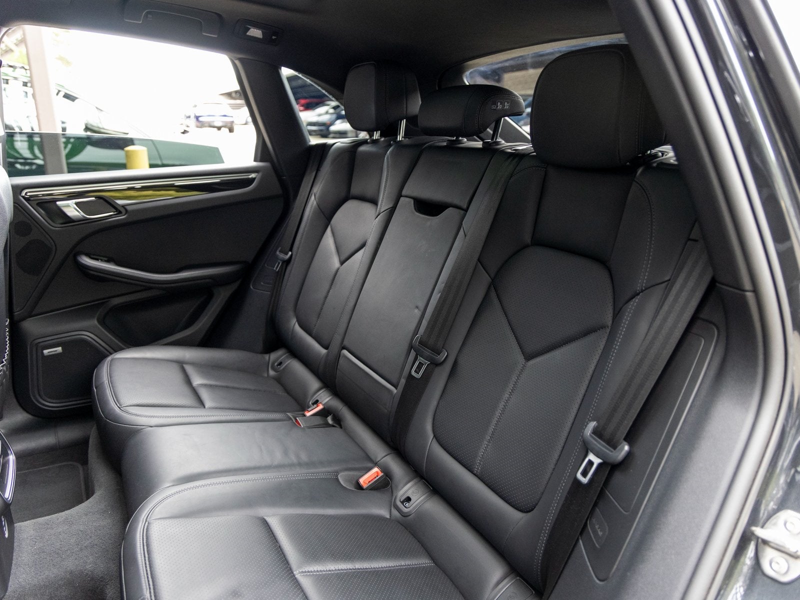 2021 Porsche Macan Base