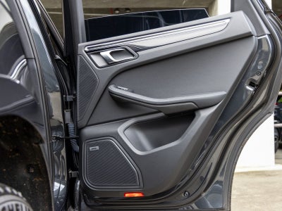 2021 Porsche Macan Base