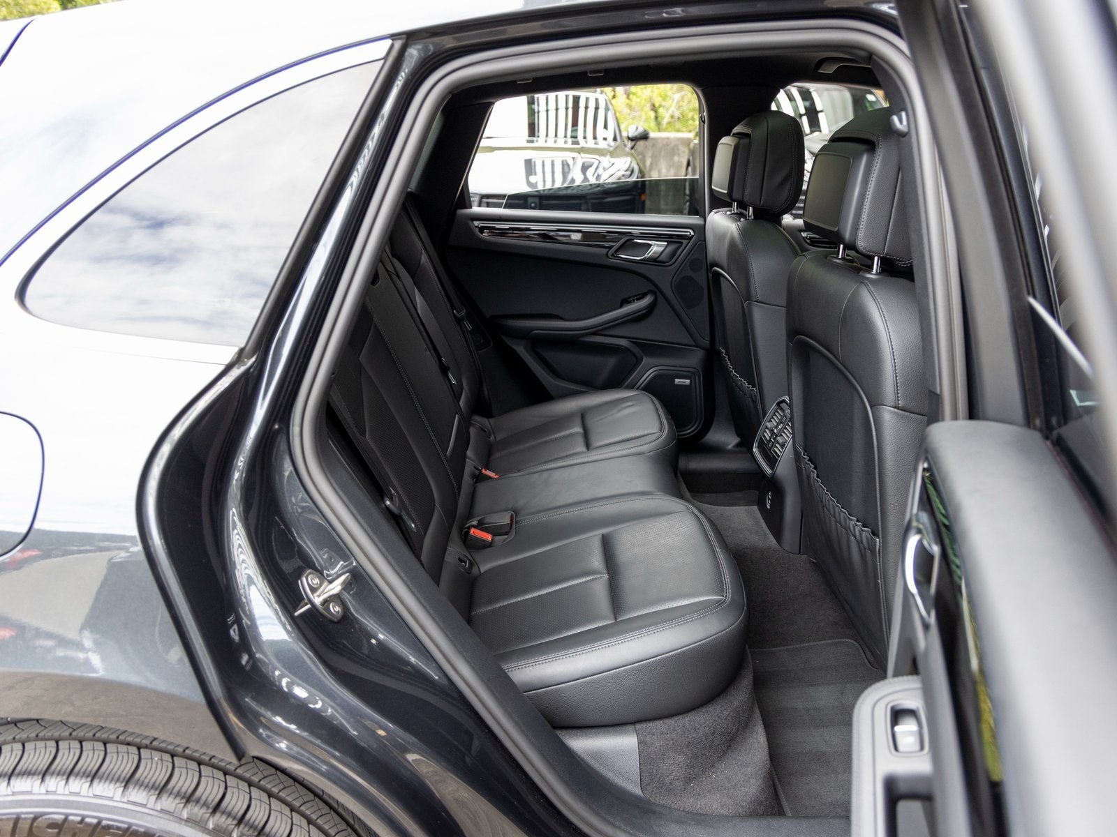 2021 Porsche Macan Base