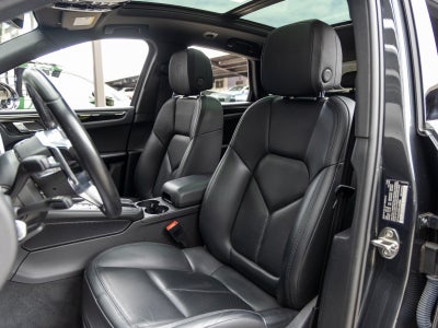 2021 Porsche Macan Base