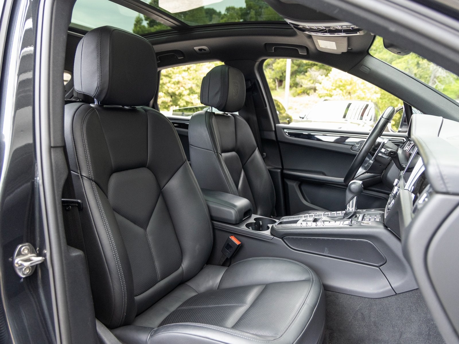 2021 Porsche Macan Base