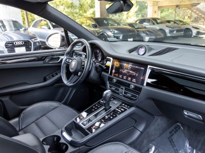 2023 Porsche Macan Macan T