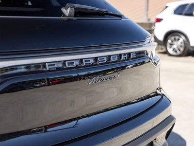 2023 Porsche Macan Macan T