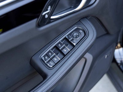2023 Porsche Macan Macan T