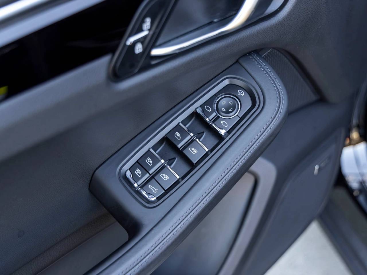 2023 Porsche Macan Macan T