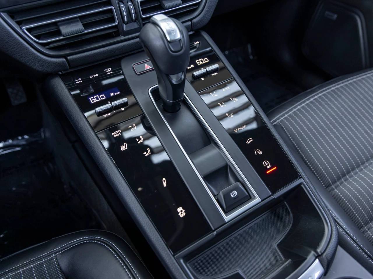 2023 Porsche Macan Macan T