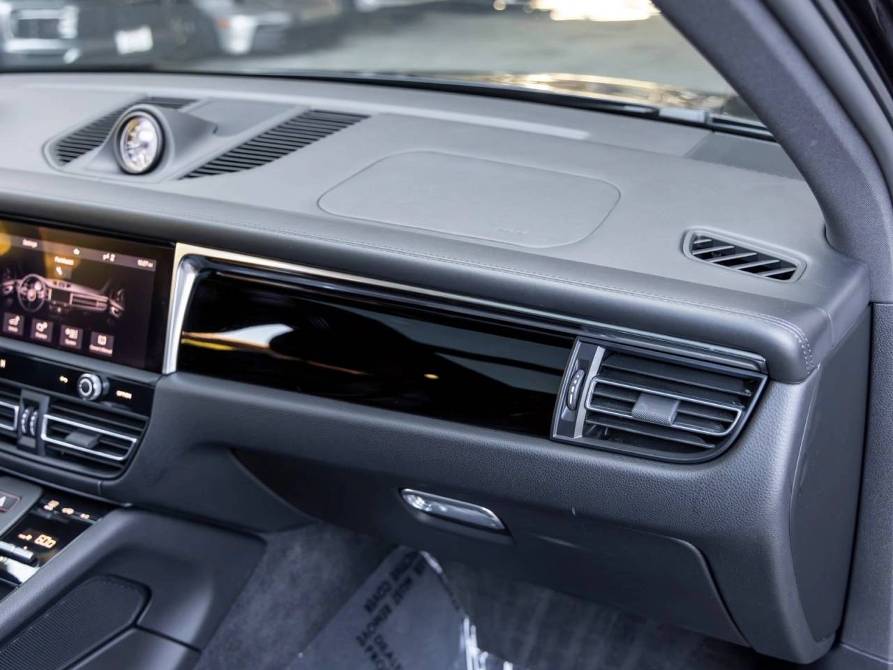 2023 Porsche Macan Macan T