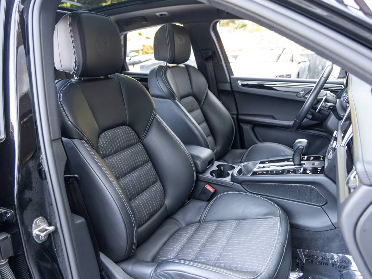 2023 Porsche Macan Macan T