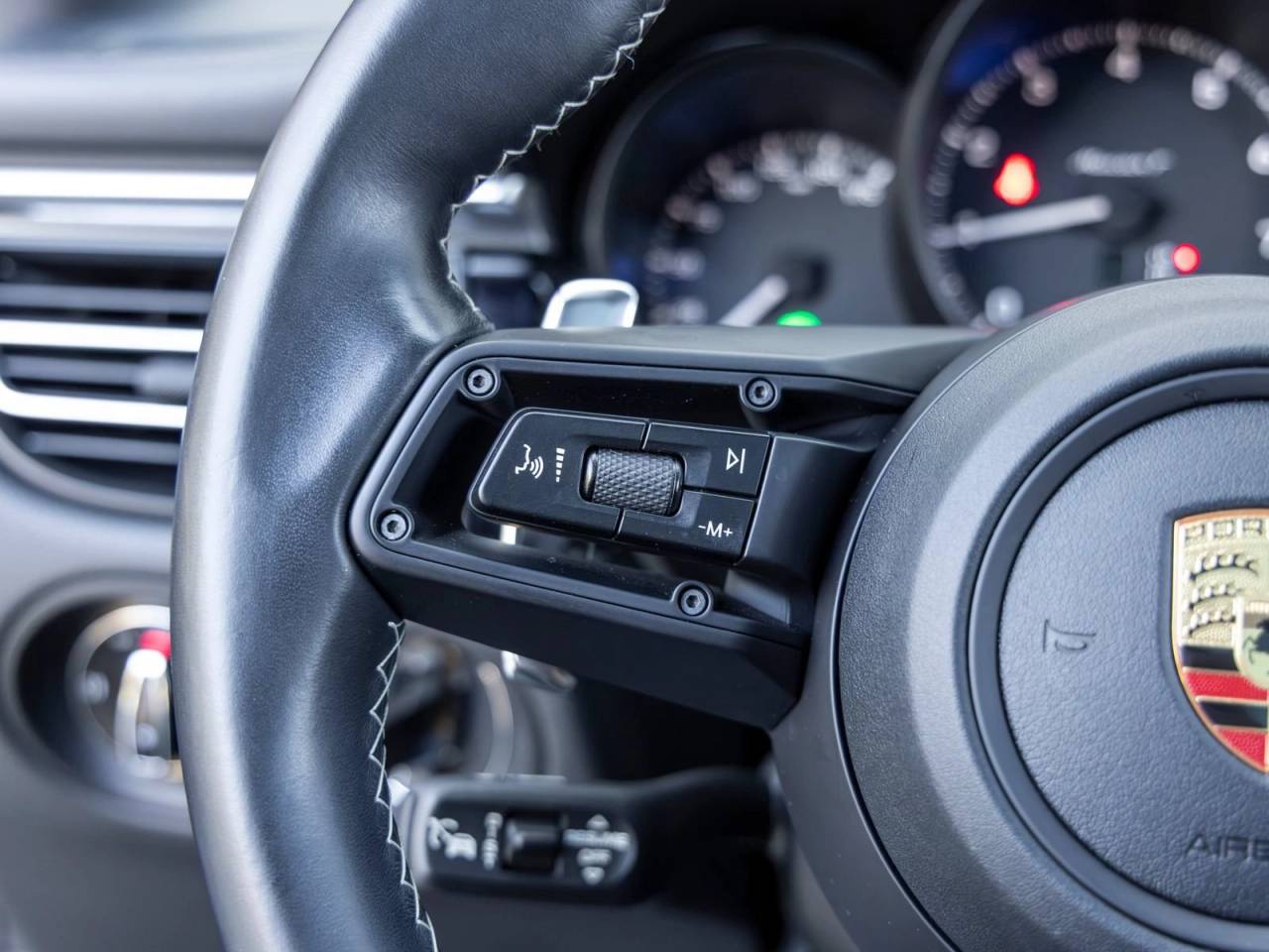 2023 Porsche Macan Macan T