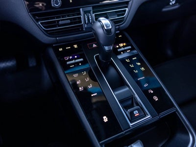 2025 Porsche Macan Macan