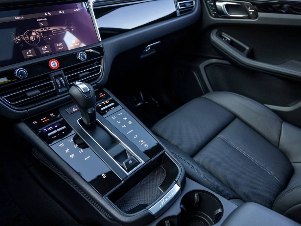 2026 Porsche Macan Base