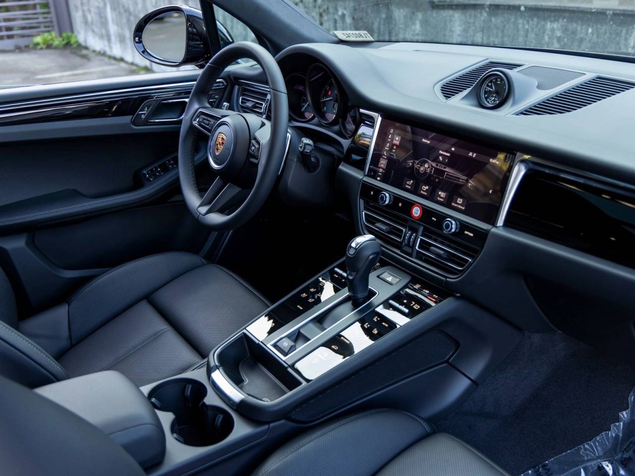 2026 Porsche Macan Base