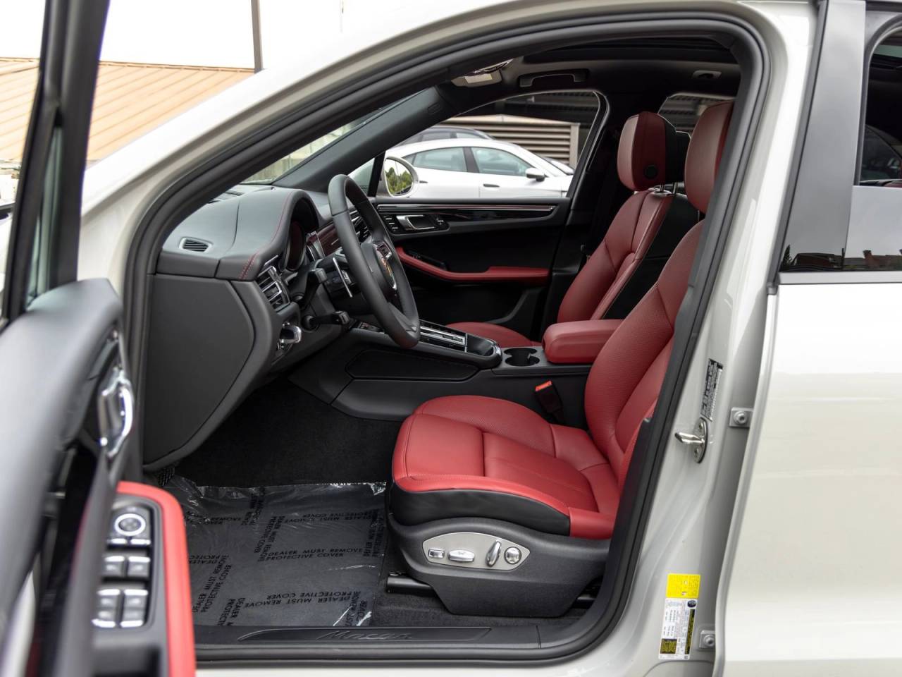 2026 Porsche Macan Base
