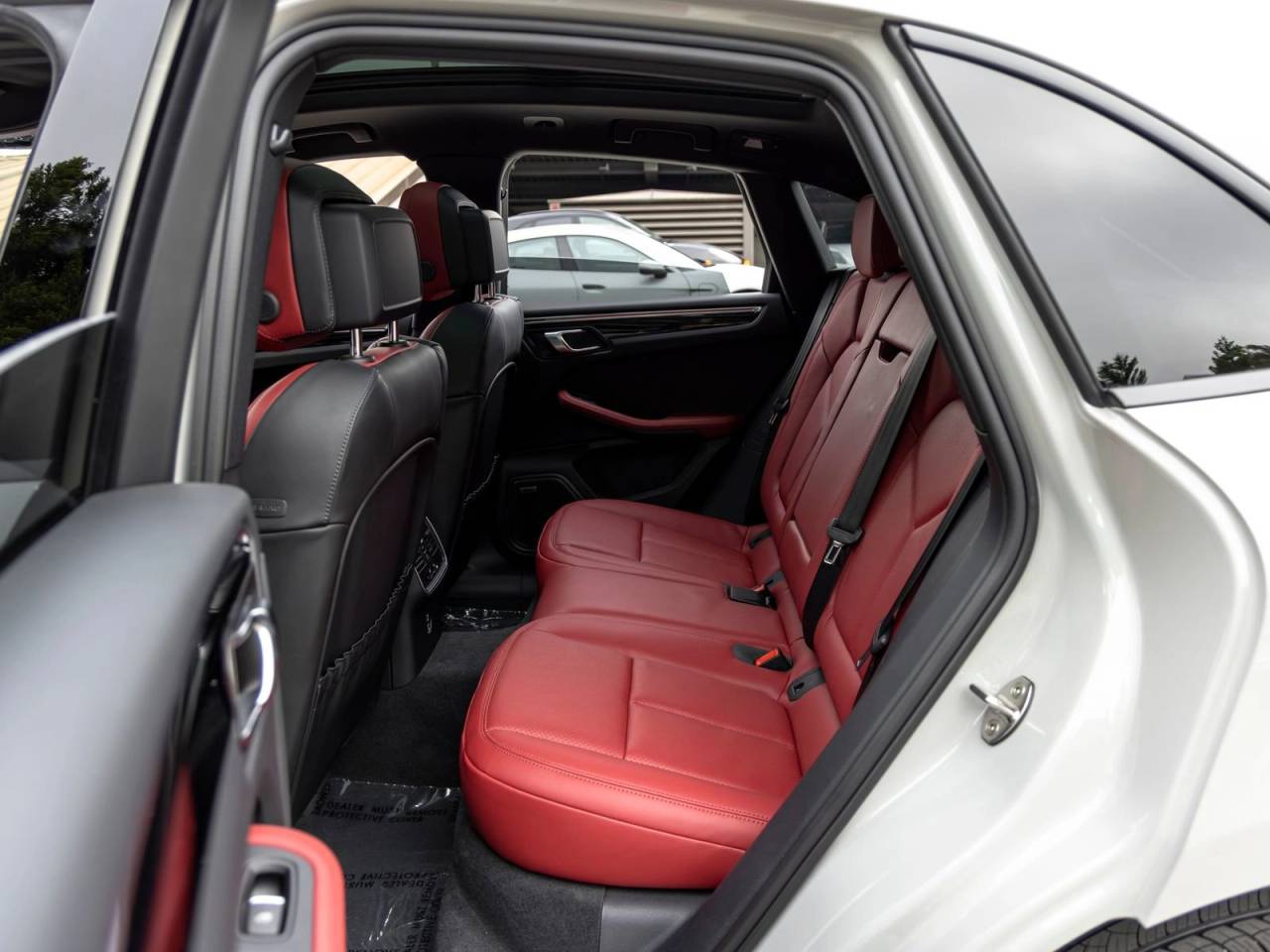 2026 Porsche Macan Base