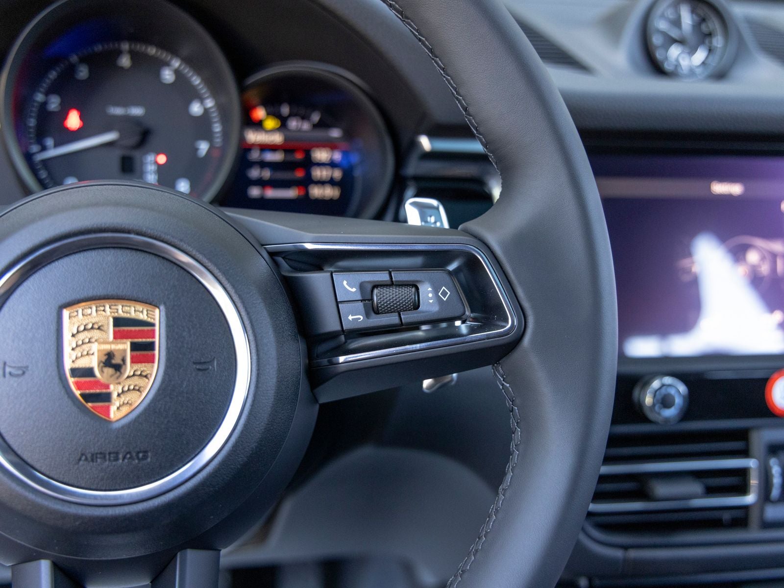 2026 Porsche Macan Base