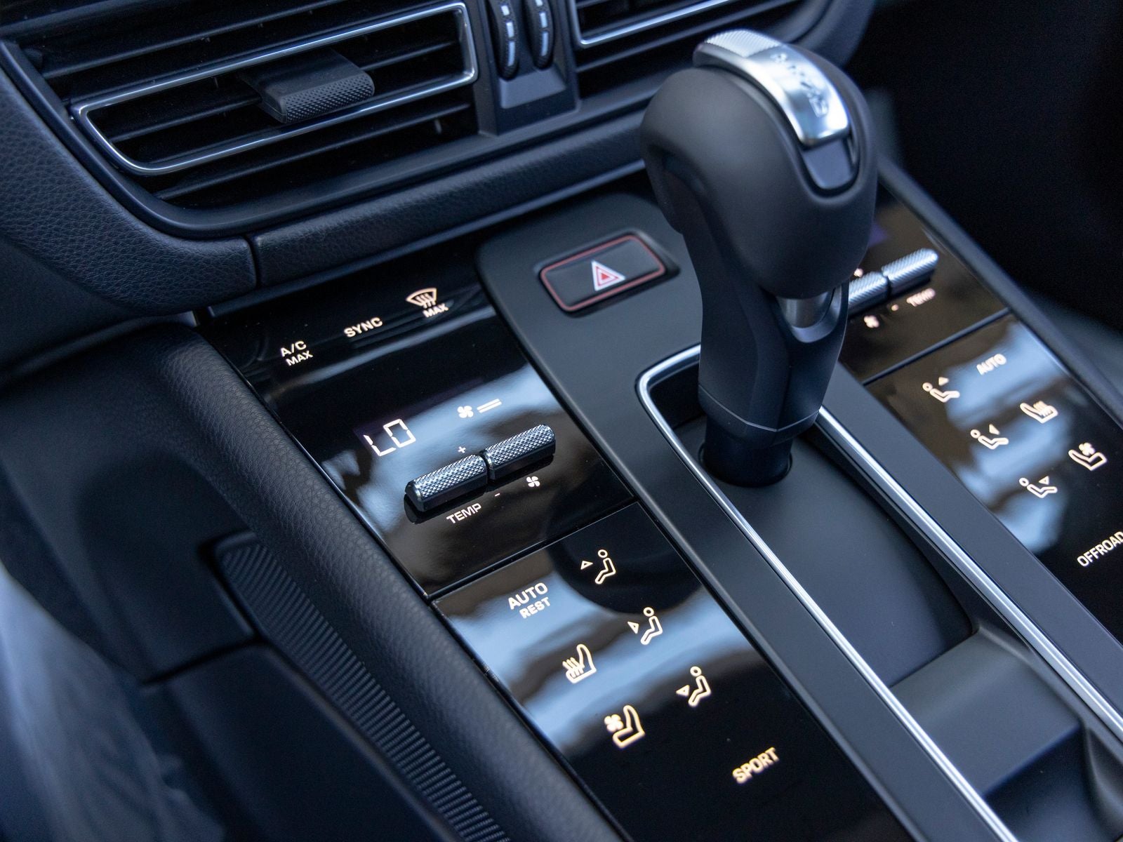 2026 Porsche Macan Base