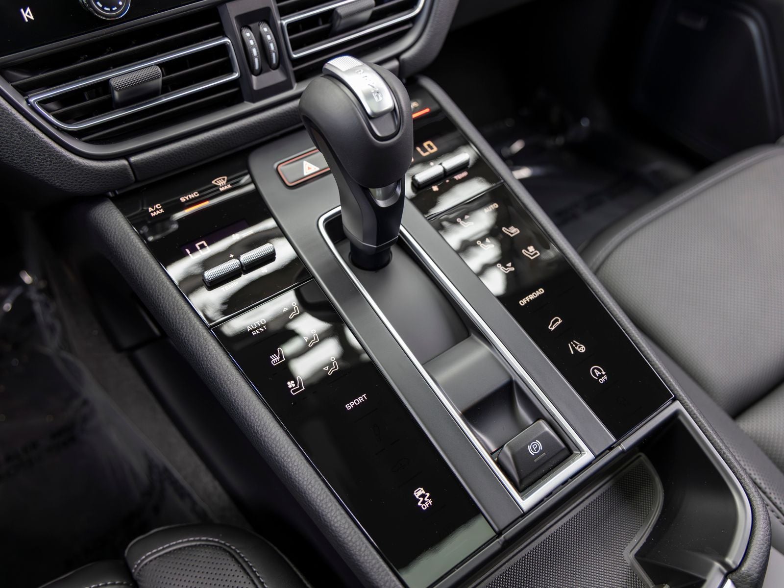 2026 Porsche Macan Base