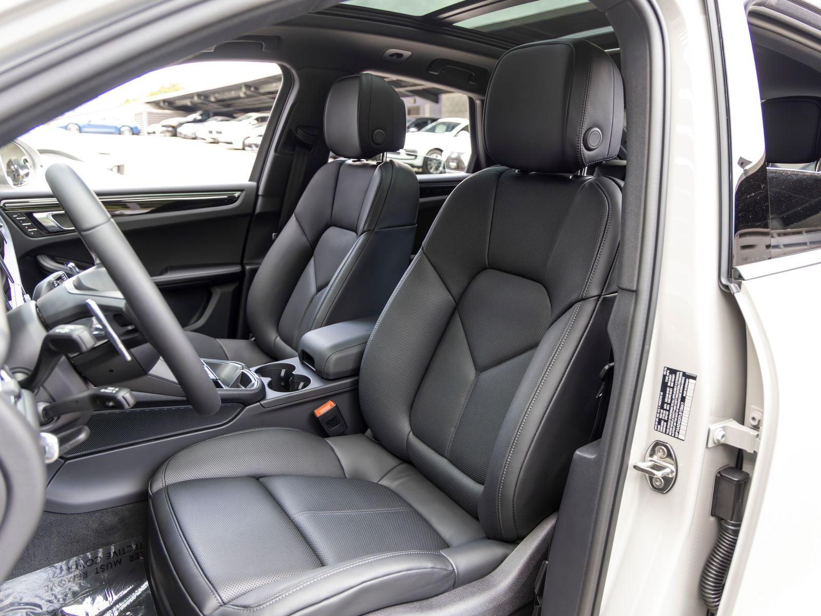 2026 Porsche Macan Base