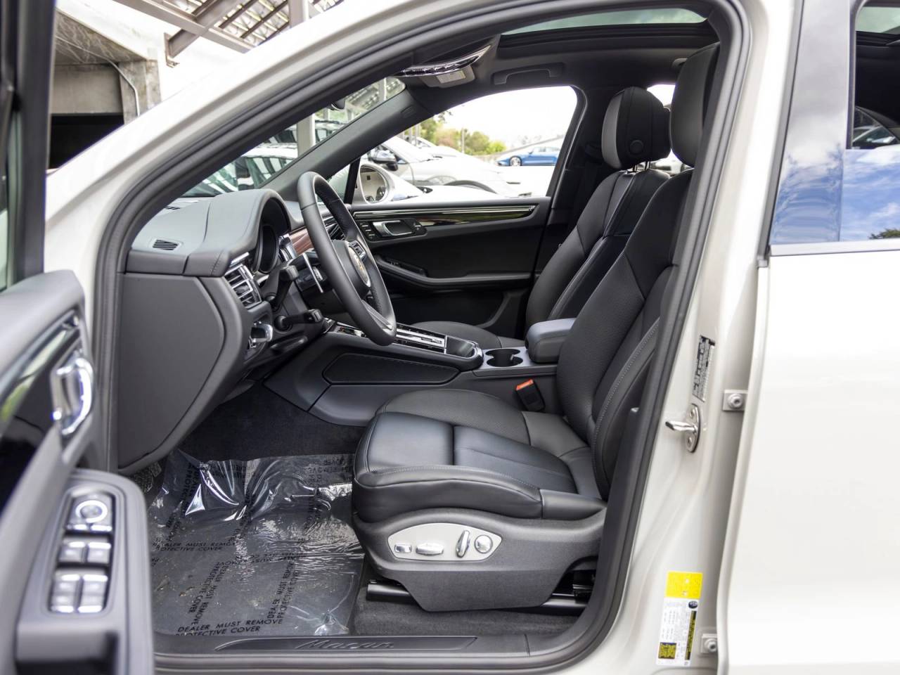 2026 Porsche Macan Base