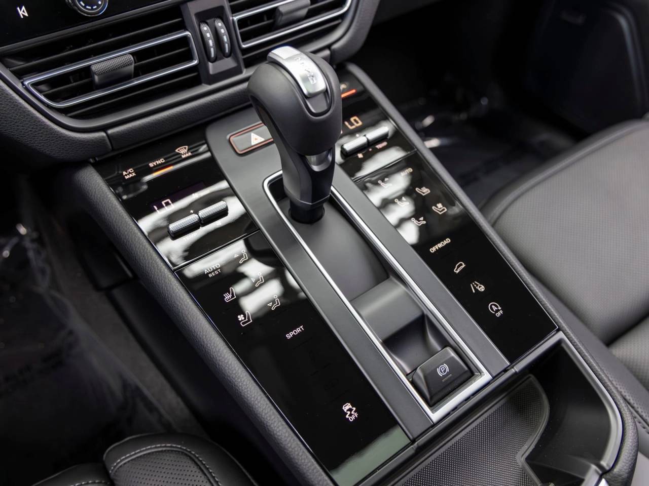 2026 Porsche Macan Base