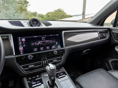 2023 Porsche Macan Macan T (MY23)