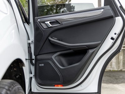 2023 Porsche Macan Macan T (MY23)