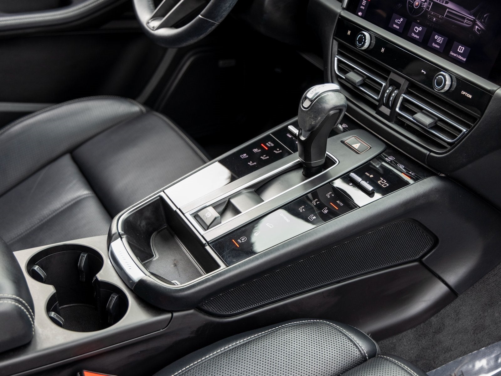 2023 Porsche Macan Macan T (MY23)