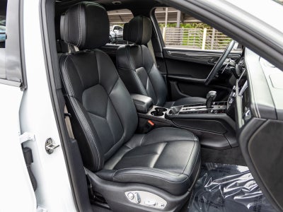 2023 Porsche Macan Macan T (MY23)