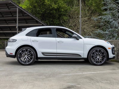 2023 Porsche Macan Macan T (MY23)