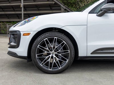 2023 Porsche Macan Macan T (MY23)