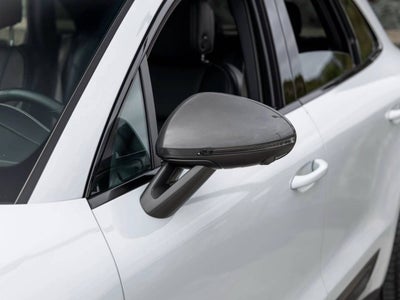 2023 Porsche Macan Macan T (MY23)