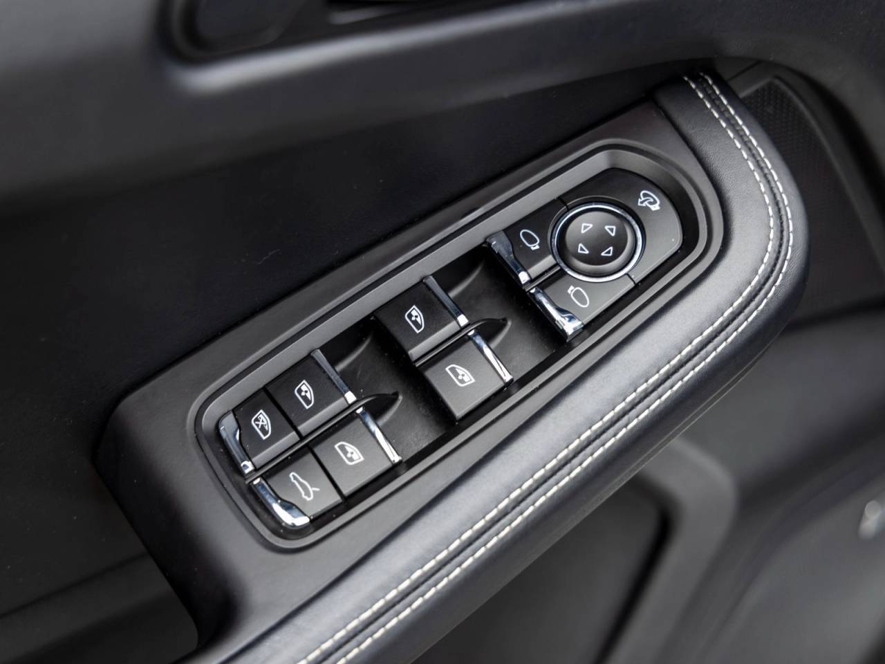 2023 Porsche Macan Macan T (MY23)