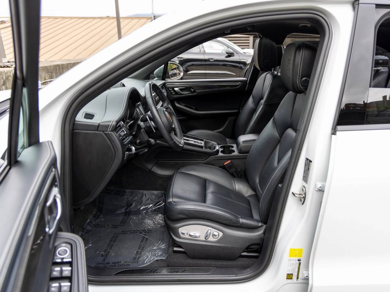 2023 Porsche Macan Macan T (MY23)