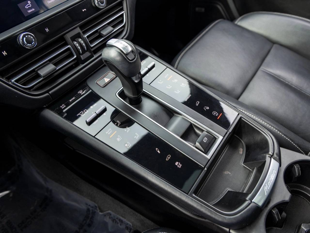 2023 Porsche Macan Macan T (MY23)