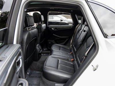 2023 Porsche Macan Macan T (MY23)