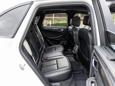 2023 Porsche Macan Macan T (MY23)