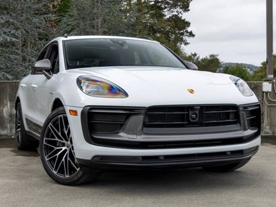 2023 Porsche Macan Macan T (MY23)