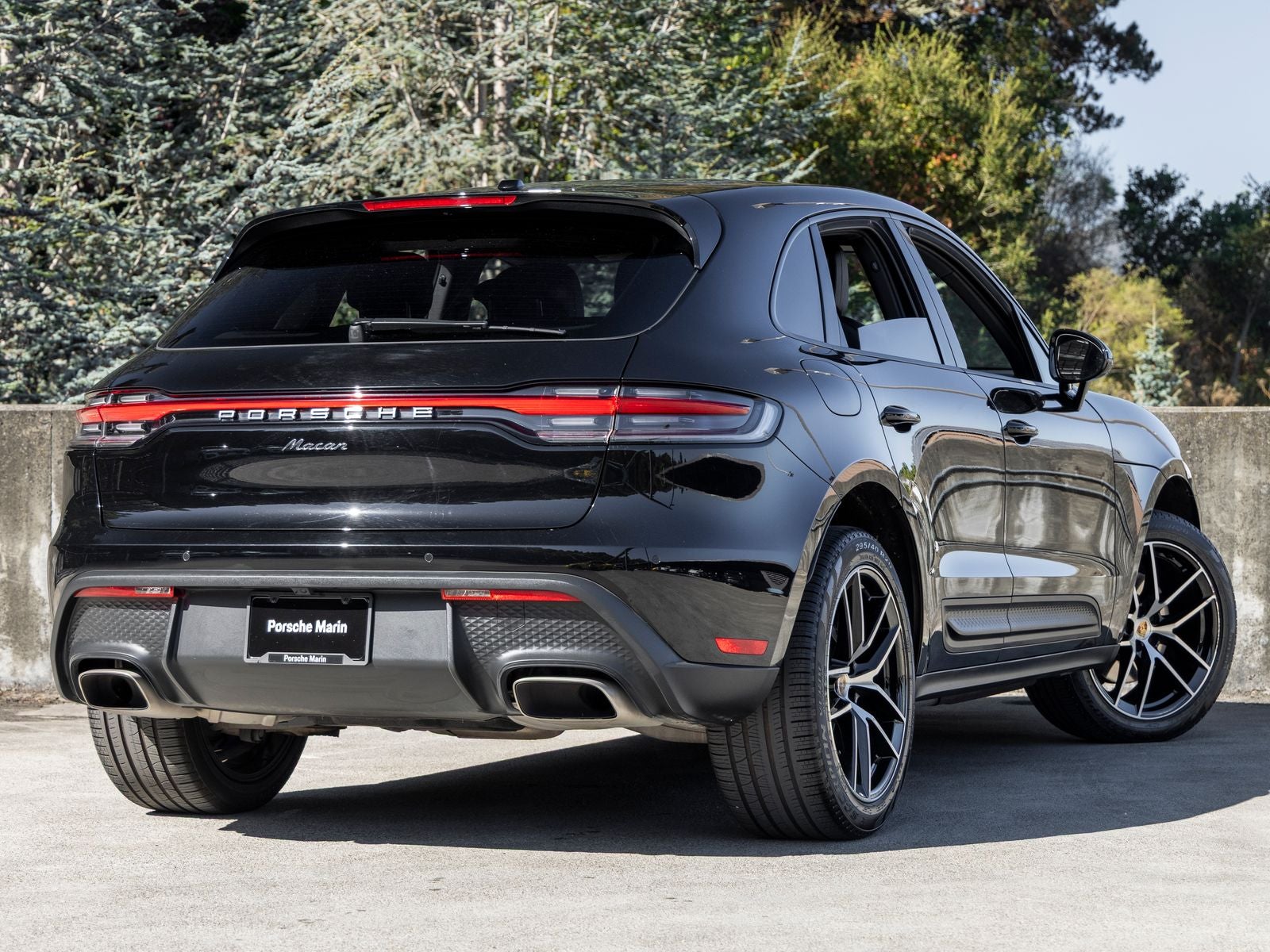 2023 Porsche Macan Base