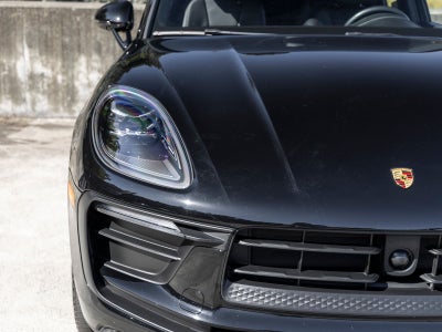 2023 Porsche Macan Base