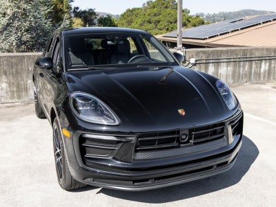 2023 Porsche Macan Base