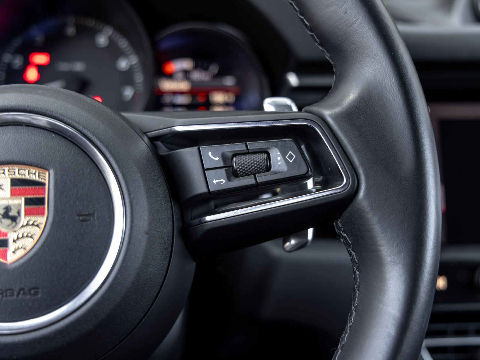 2023 Porsche Macan Base