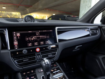 2023 Porsche Macan Base