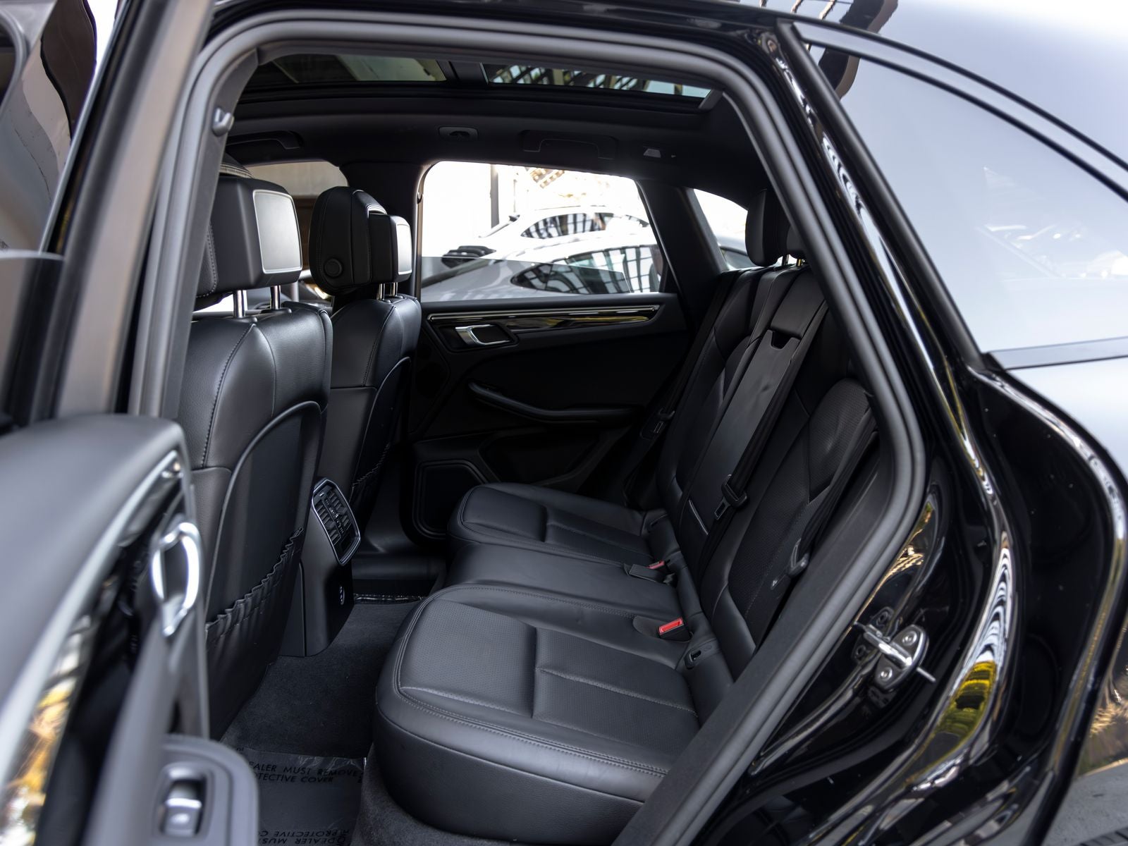 2023 Porsche Macan Base