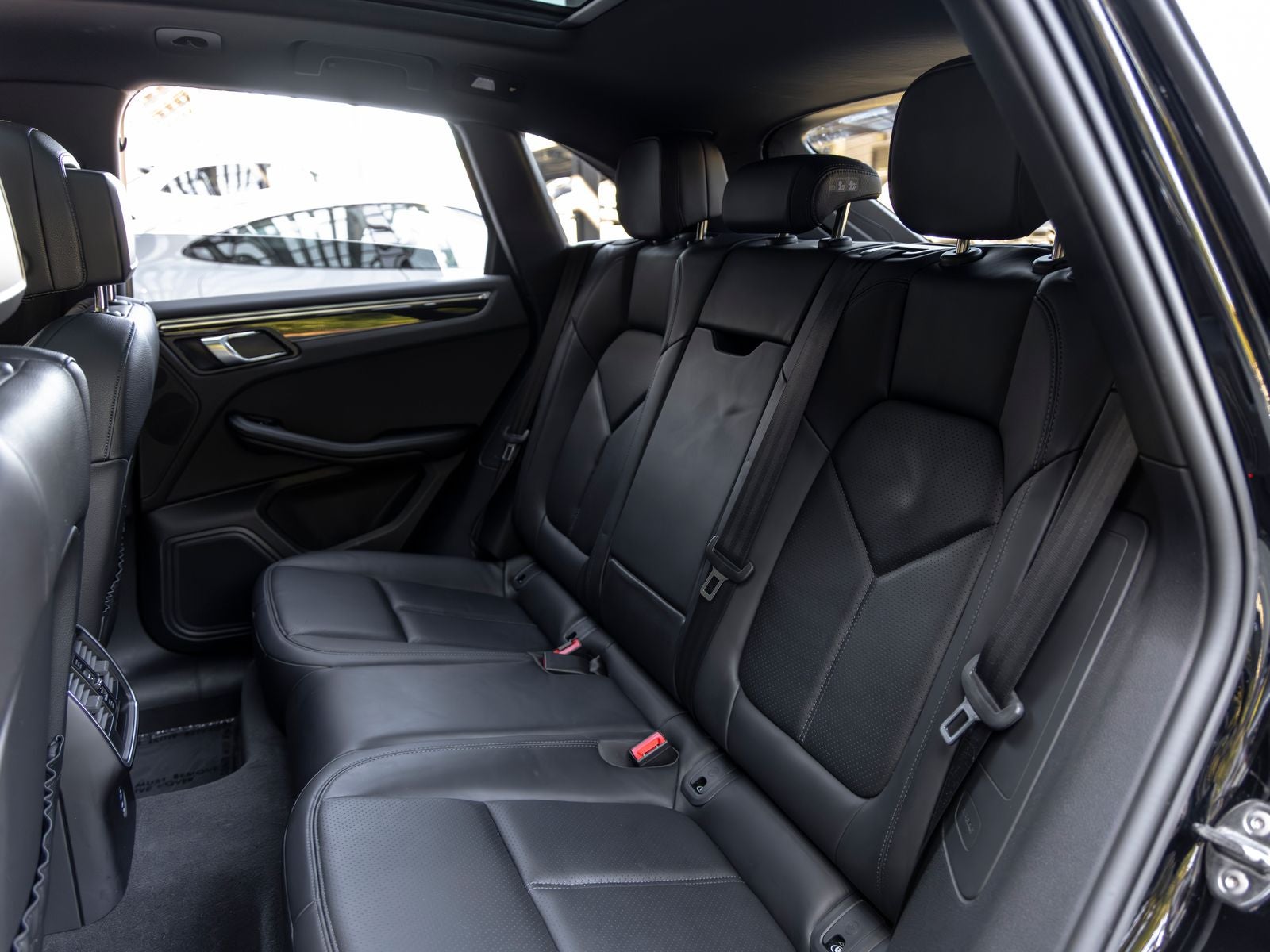 2023 Porsche Macan Base
